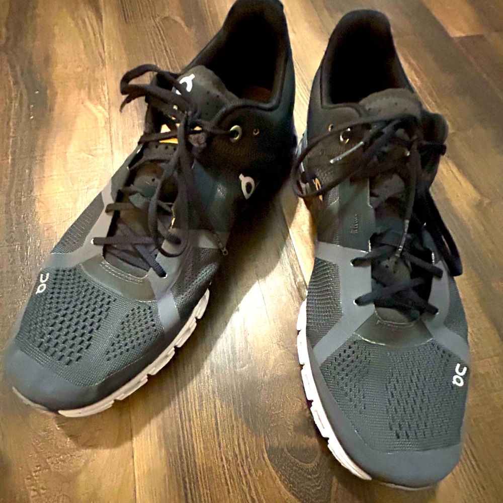 On Cloud Performance Running Men's 10.5 Black/Gray Lace-Up Athletic Shoes